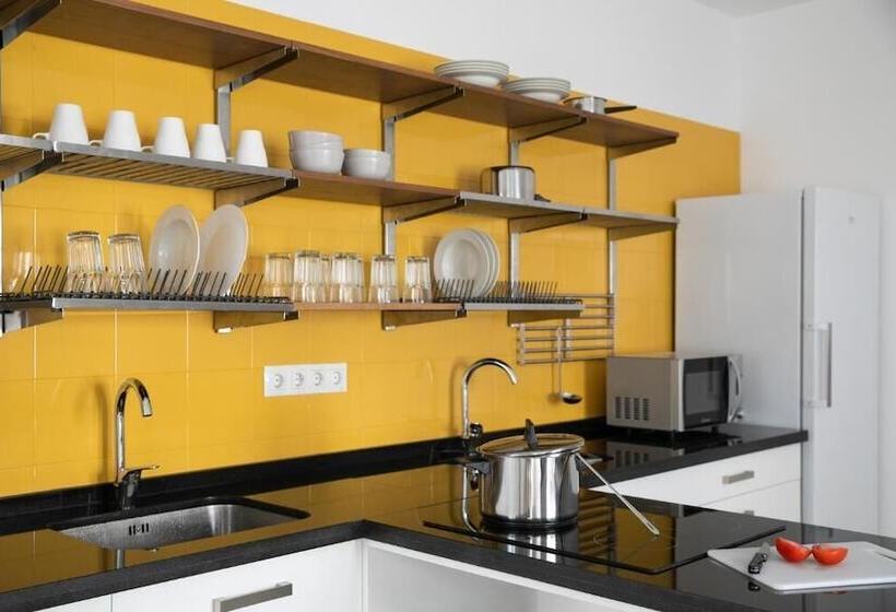 اتاق اکونومی, Planeta Cadiz Hostel