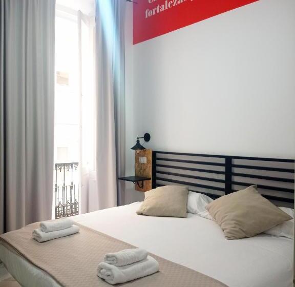اتاق لوکس با بالکن, Planeta Cadiz Hostel