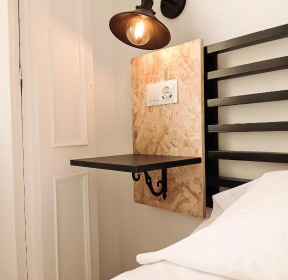 اتاق لوکس با بالکن, Planeta Cadiz Hostel