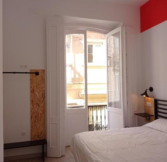 اتاق لوکس با بالکن, Planeta Cadiz Hostel