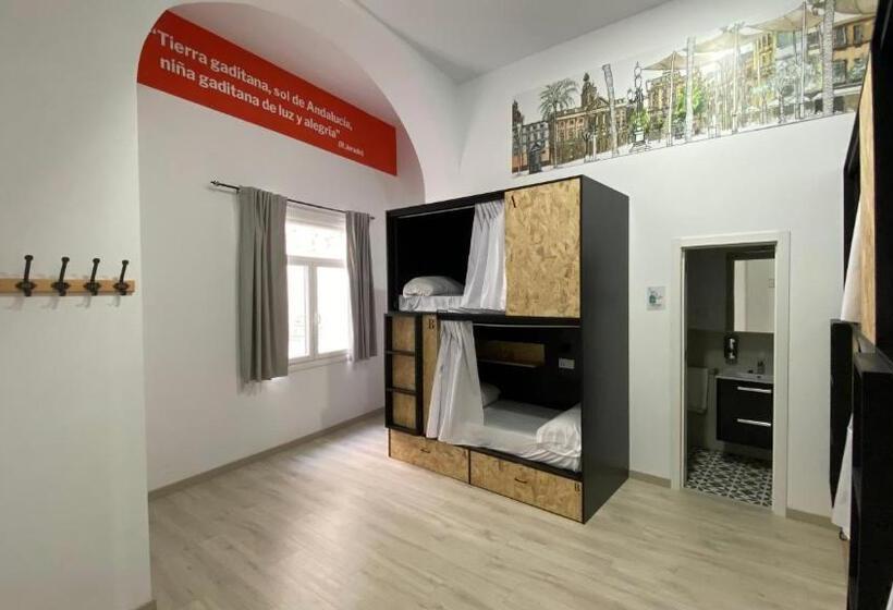 تختخواب در اتاق مشترک, Planeta Cadiz Hostel