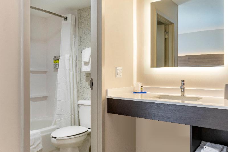 Люкс Кровать Квин, Holiday Inn Express Hotel & Suites Albuquerque Midtown, An Ihg