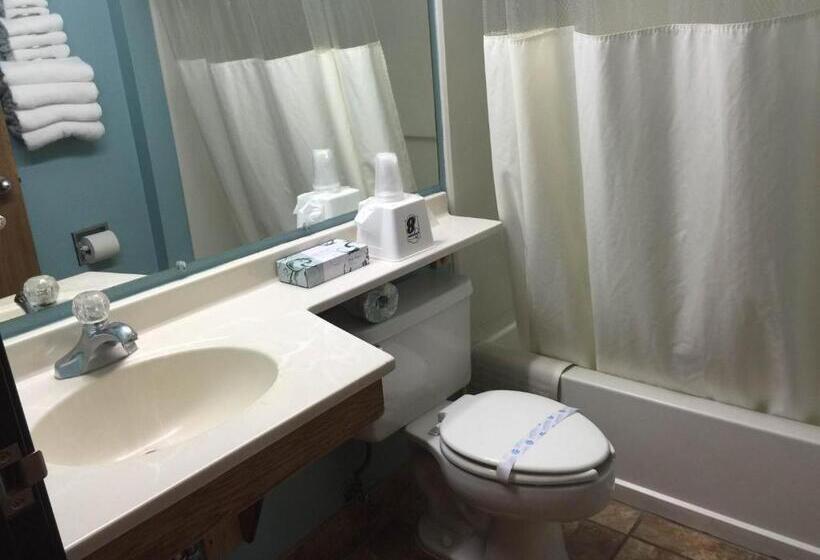 Люкс Deluxe Кровать Кинг, Super 8 By Wyndham Cedar City