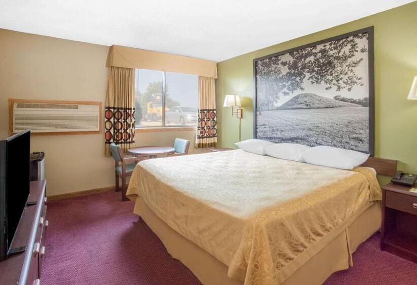 Quarto Estandar Cama King, Super 8 By Wyndham Normal Bloomington