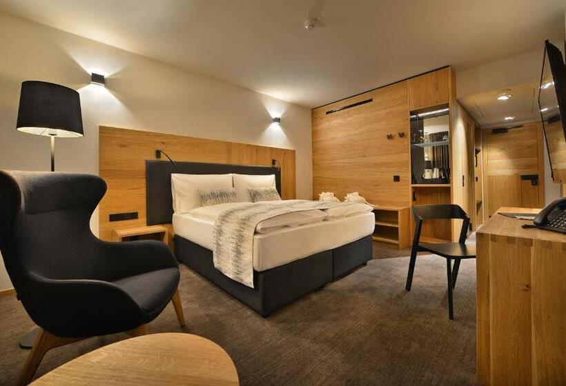 수피리어 룸, Grand Hotel Hradec
