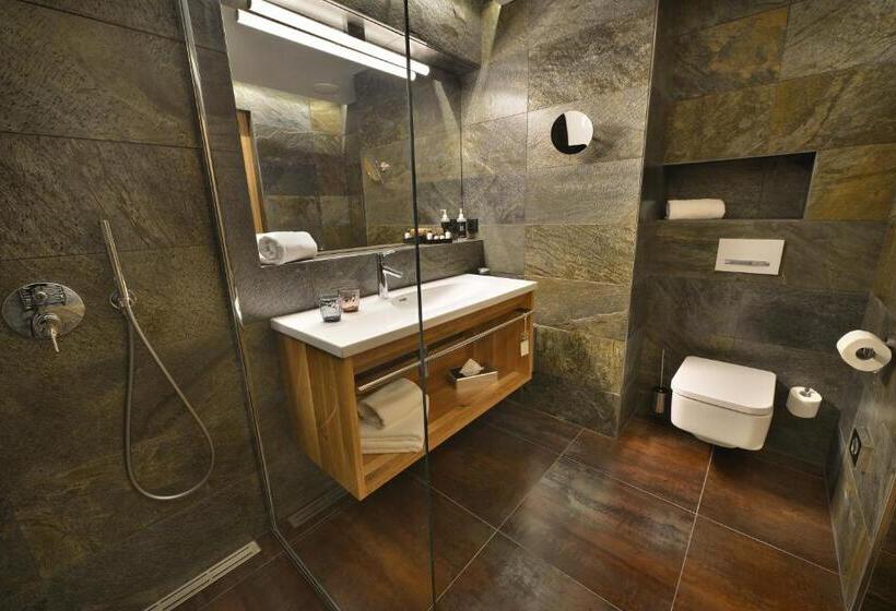 Семейный Номер Deluxe, Grand Hotel Hradec
