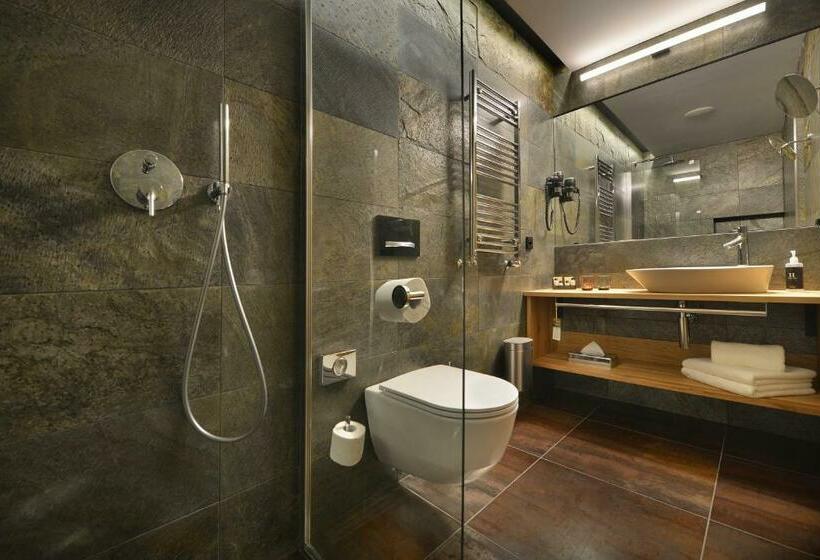 Полулюкс, Grand Hotel Hradec