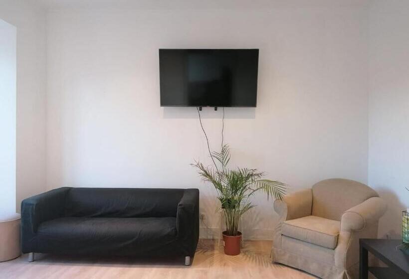 استودیوی استاندارد, Chiado Open World Hostel