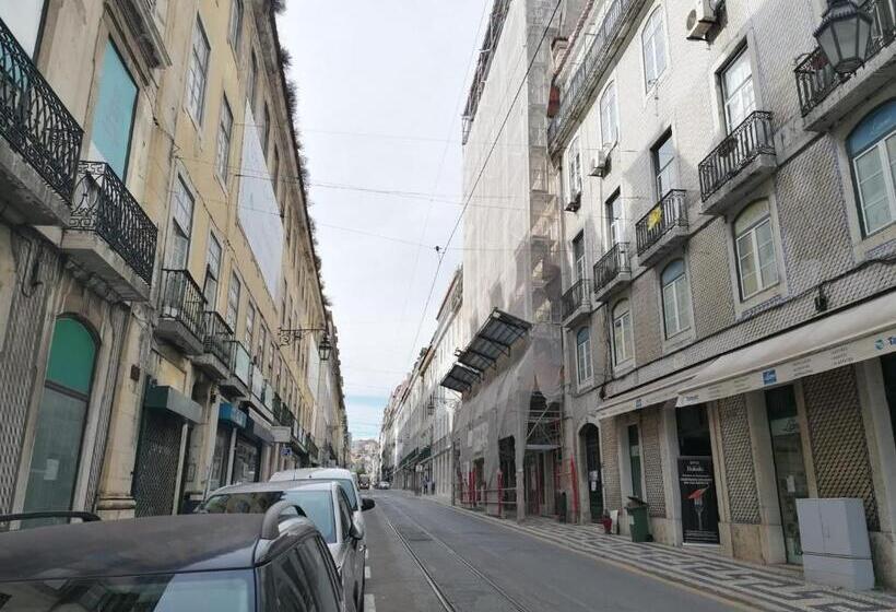 اتاق استاندارد چهار تخته, Chiado Open World Hostel