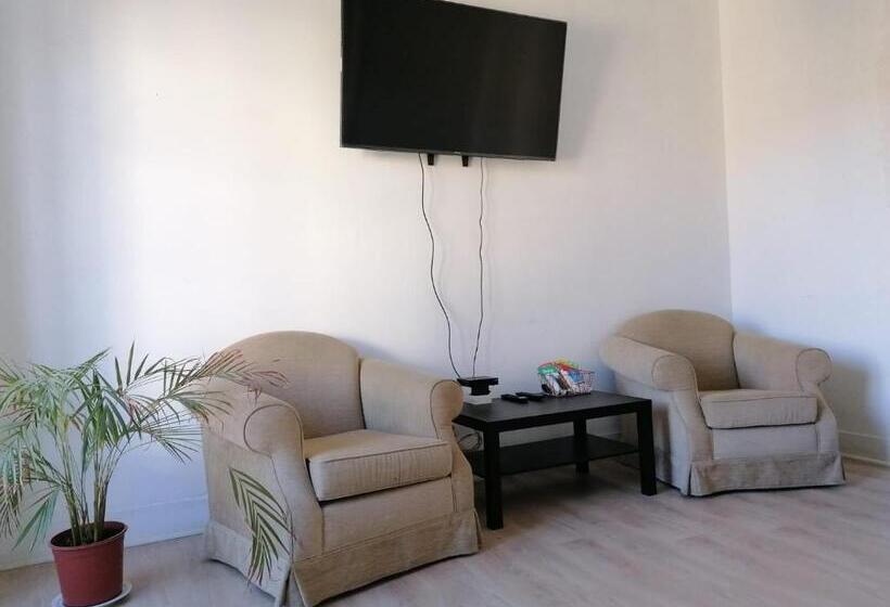 اتاق استاندارد چهار تخته, Chiado Open World Hostel