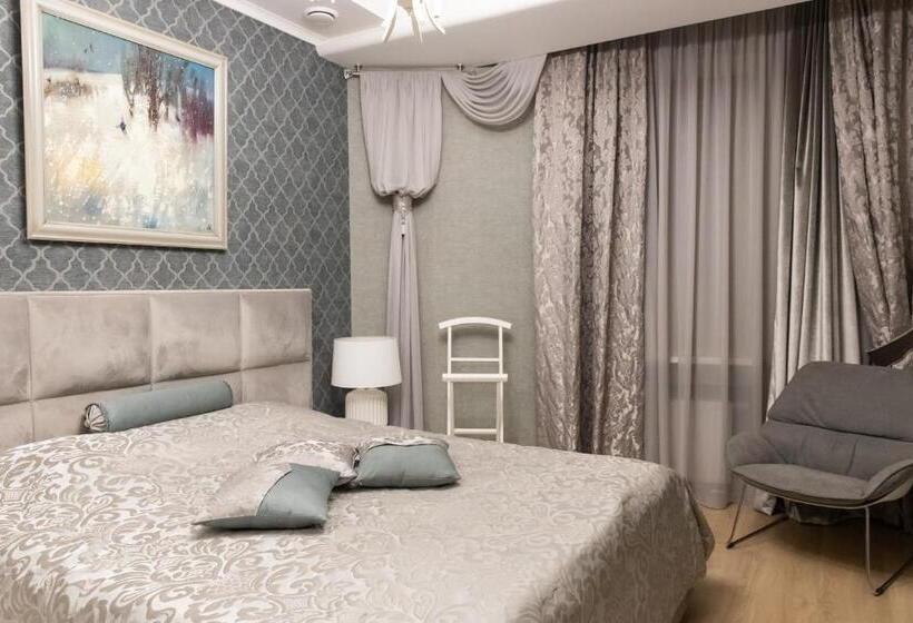 스위트, Mandarin Clubhouse