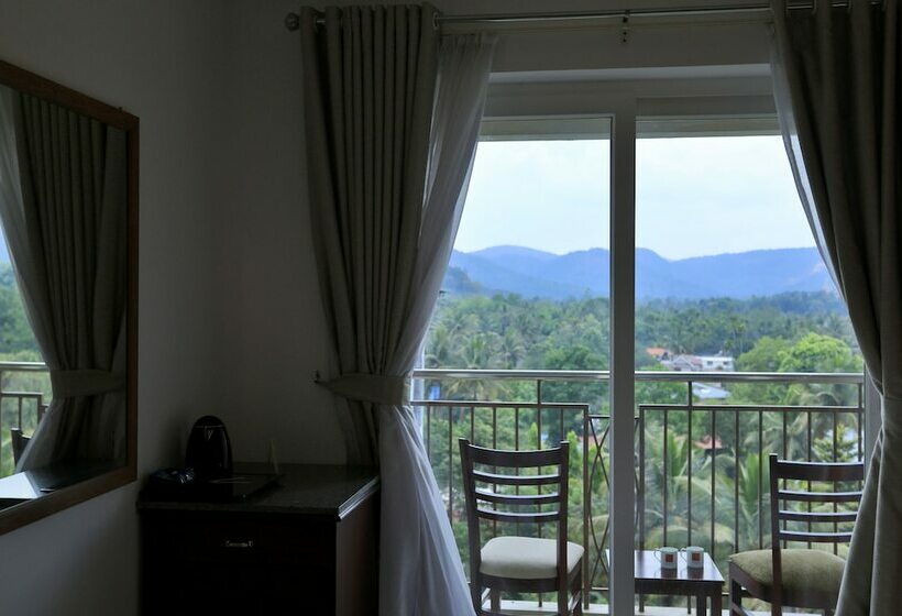 수피리어 스위트, Sterling Thekkady
