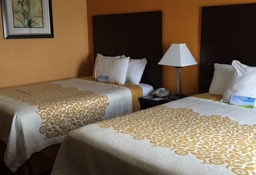 Номер Стандарт 2 Двуспальные Кровати, Days Inn By Wyndham Queensbury/lake George