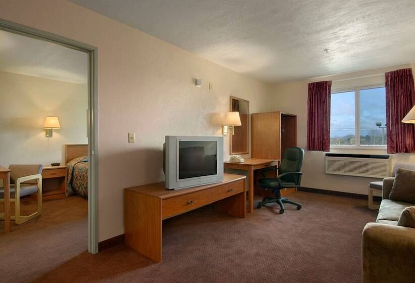 Люкс, Super 8 By Wyndham Bellingham Airport/ferndale