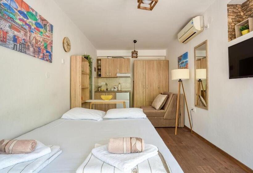 استودیو استاندارد با چشم‌انداز باغ, Baka Zlata Apartments