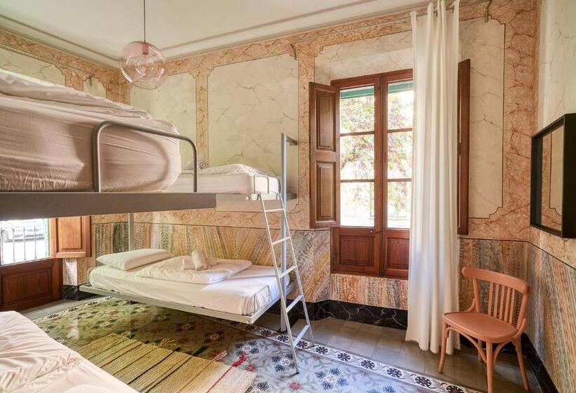 Номер Стандарт Четырехместный Совместный Санузел, Hostel Sóller