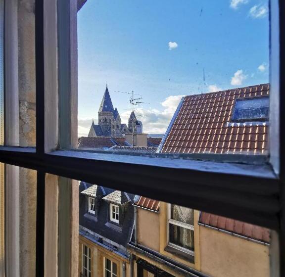 اتاق استاندارد یک نفره, De La Cathedrale Metz
