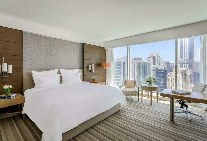 带双人大床的行政管理套房, Pullman Doha West Bay