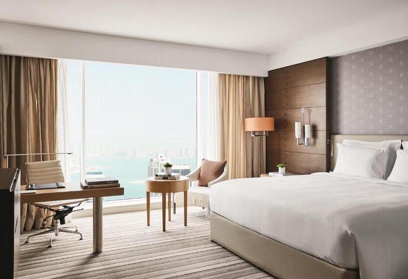 带大床的高级房间, Pullman Doha West Bay