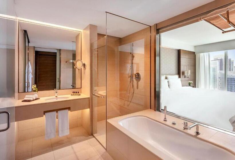 带大床的高级房间, Pullman Doha West Bay