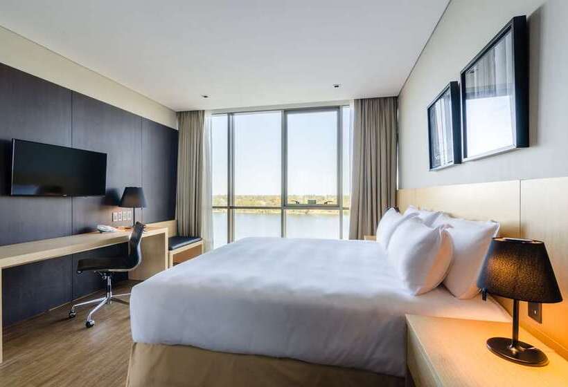 Люкс Кровать Кинг, Hampton By Hilton David