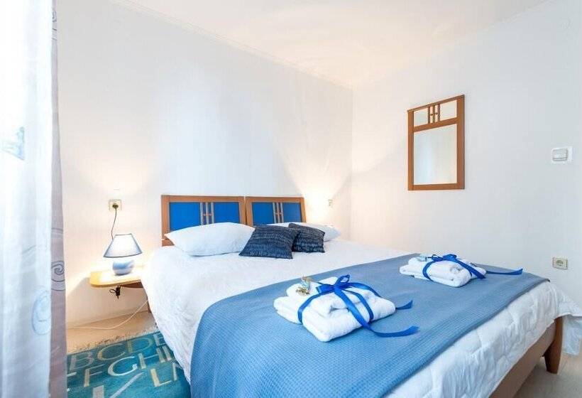 شقة غرفتين مطلة على البحر, Apartments And Room Lora