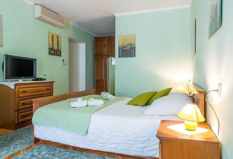 شقة غرفتين مطلة على البحر, Apartments And Room Lora