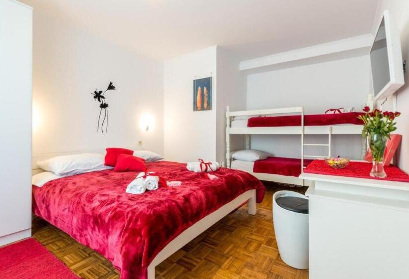 شقة غرفة واحدة مزودة بتراس, Apartments And Room Lora