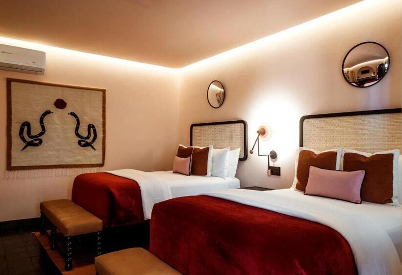 Quarto Estandar, Casa Hoyos