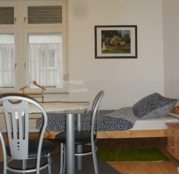 带共用浴室的标准房间, Pension Hans Rastatt   Baden Baden