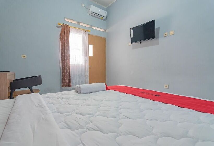 Номер Economy, Reddoorz Near Alun Alun Garut