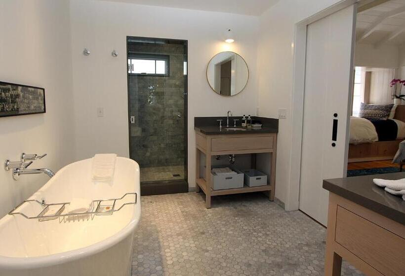 Номер Deluxe Кровать Кинг, The Vagabond S House Boutique Inn