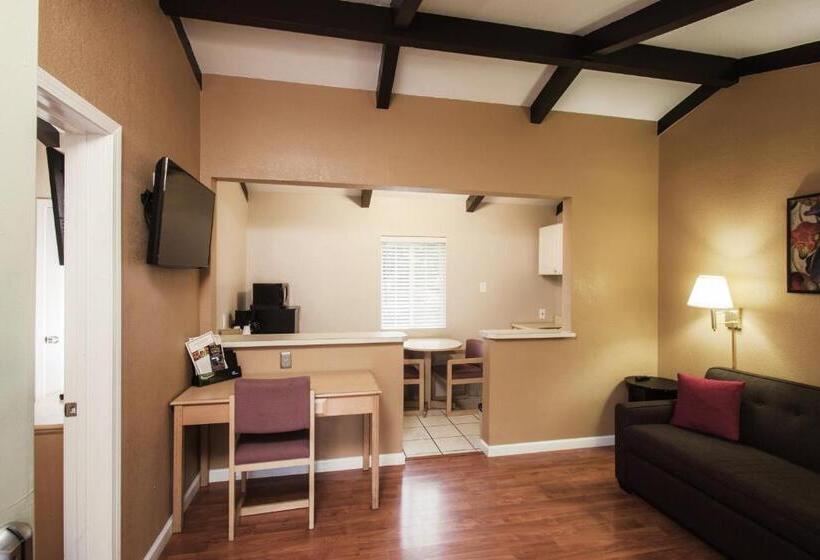 Люкс, Tri Valley Inn & Suites