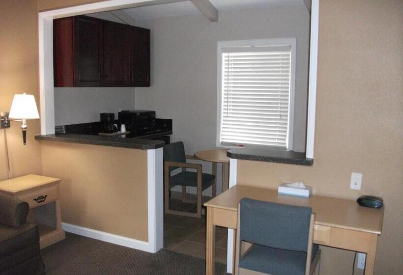 Люкс, Tri Valley Inn & Suites