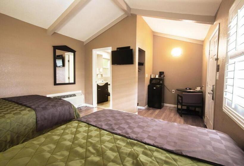Номер Стандарт, Tri Valley Inn & Suites