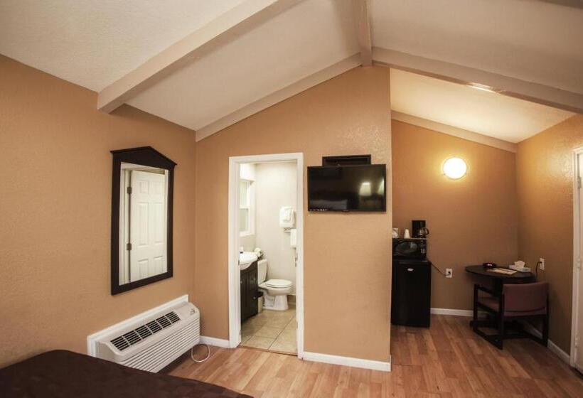 Люкс, Tri Valley Inn & Suites