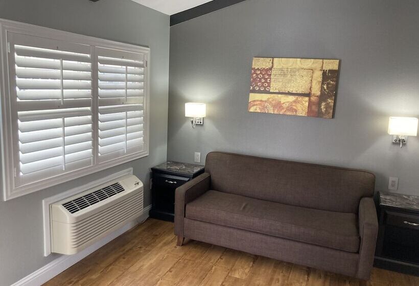 Люкс, Tri Valley Inn & Suites