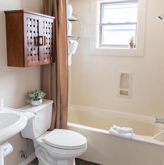 سوییت, Vineyard Court Designer Suites