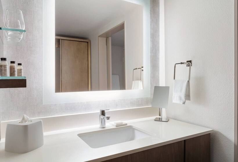 Люкс 2 Спальни, Delta Hotels By Marriott Virginia Beach Waterfront