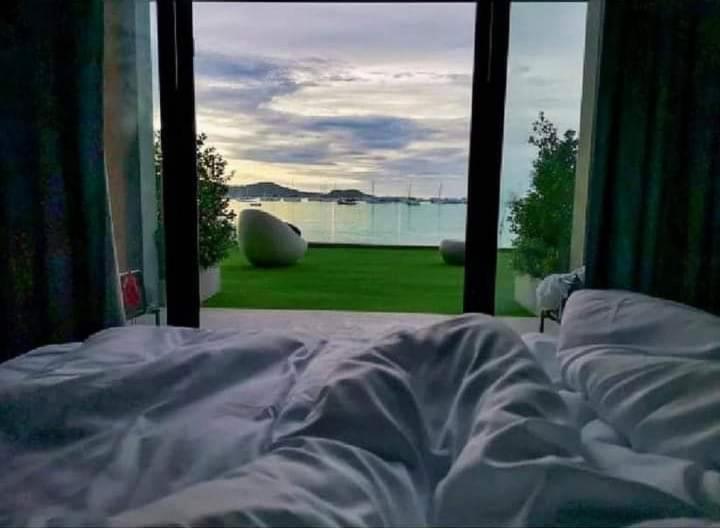 اتاق استاندارد با بالکن و چشم‌انداز دریا, Arch39 Phuket Beach Front   Sha Plus