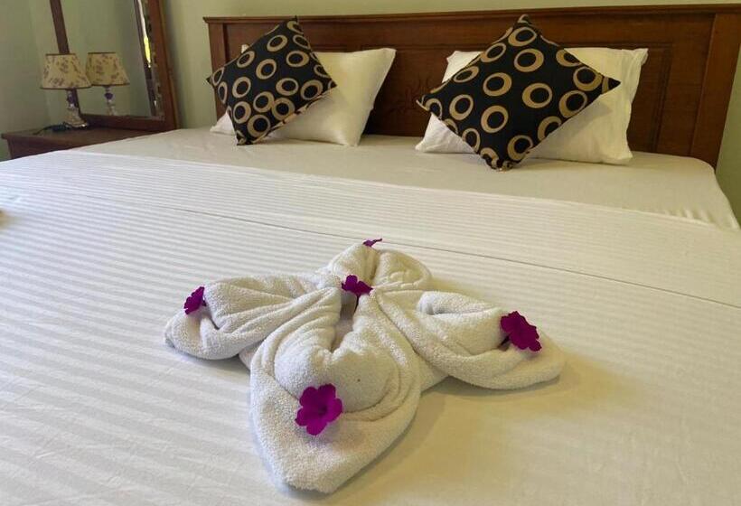 Quarto Familiar, Nirosha Guest House