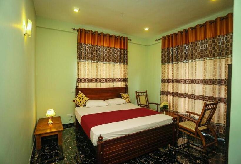 Quarto Deluxe com Sacada, Nirosha Guest House