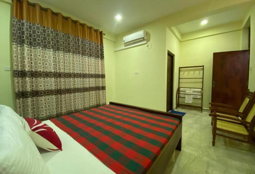 Quarto Deluxe com Sacada, Nirosha Guest House
