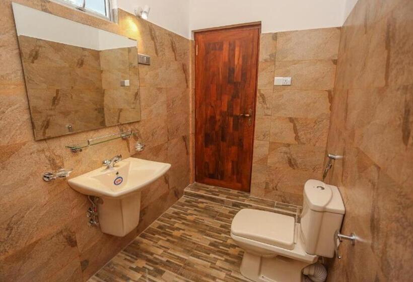 Quarto Deluxe com Sacada, Nirosha Guest House