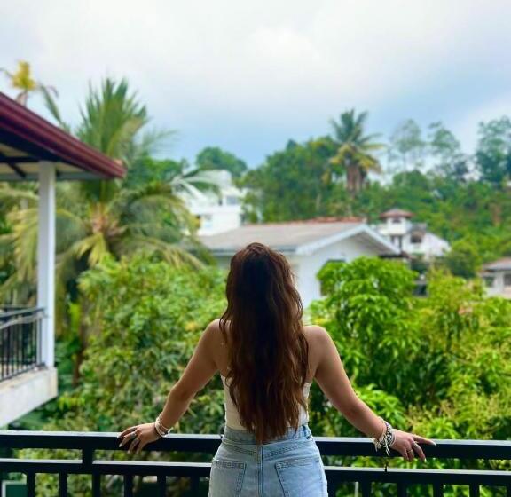 Quarto Estandar, Nirosha Guest House