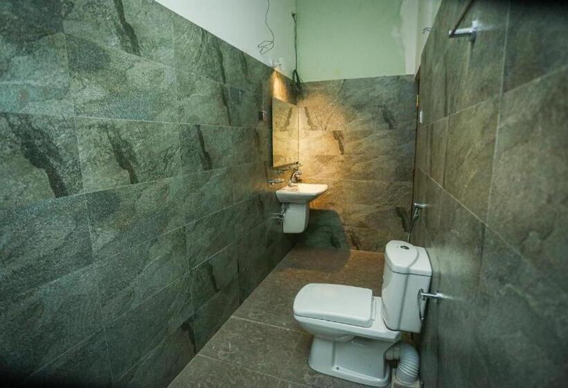Quarto Estandar, Nirosha Guest House