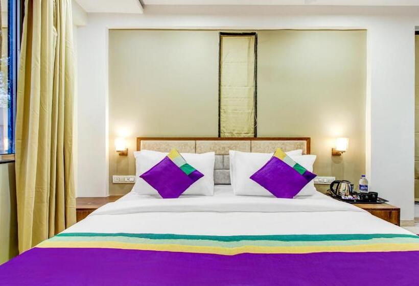 Deluxe Zimmer, Treebo The Pavilion, Railway Station
