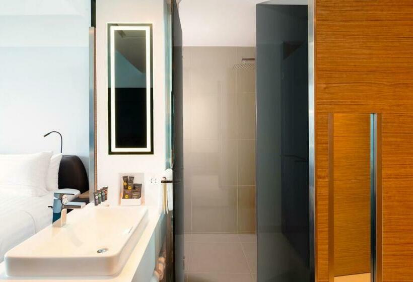 اتاق لوکس با تخت بزرگ, Novotel Marina Sriracha