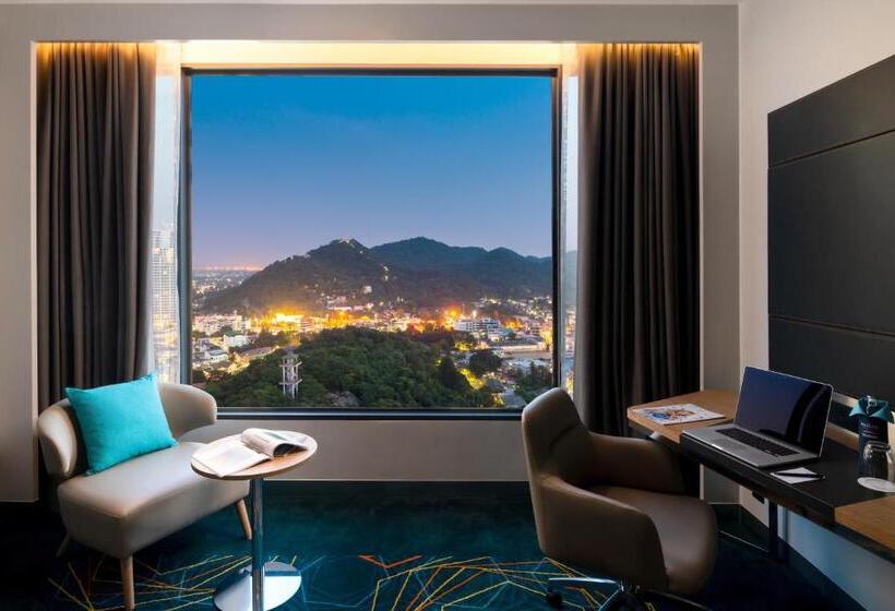 اتاق سوپریور با تخت بزرگ, Novotel Marina Sriracha