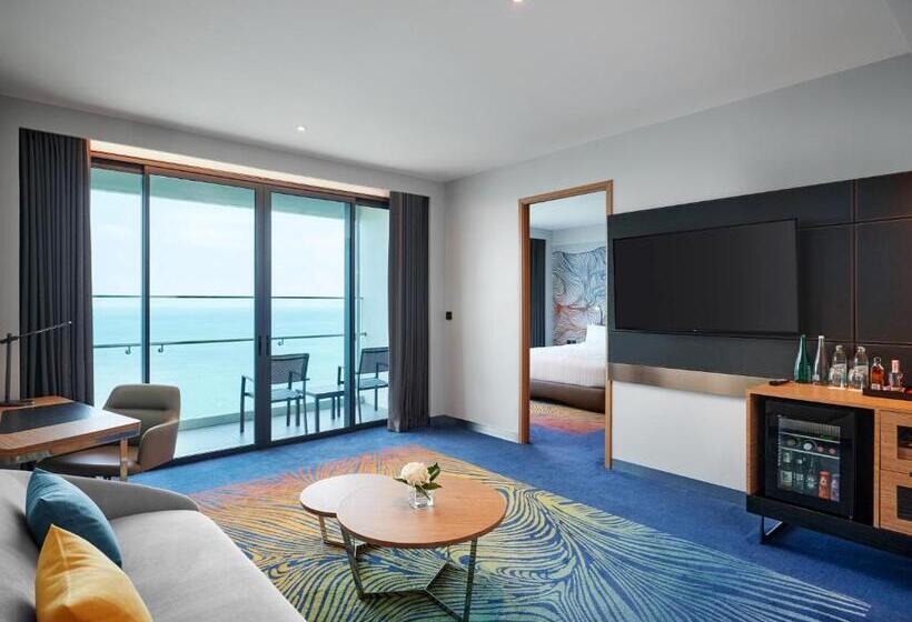 سوئیت با تخت بزرگ, Novotel Marina Sriracha